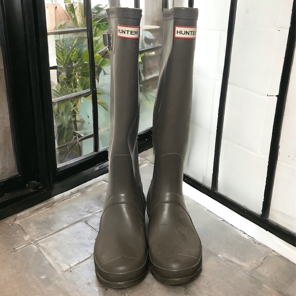 Tall dark brown hunter boots with liners, US size 10